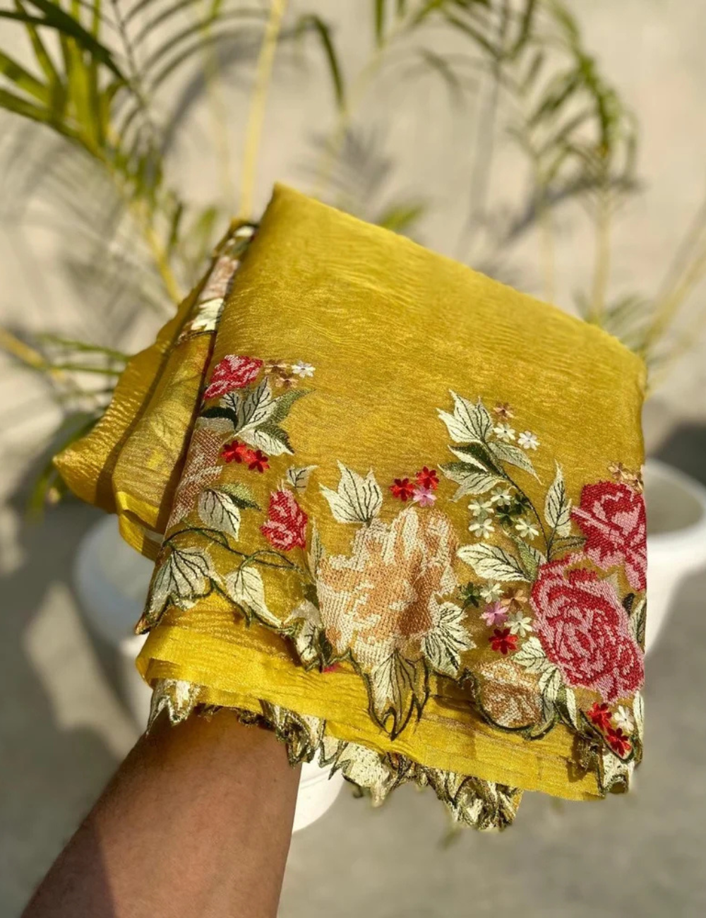 Banarasi Gold Embroidery Crushed Tissue